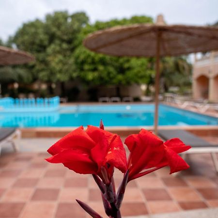 Cape Point Hotel Bakau 외부 사진