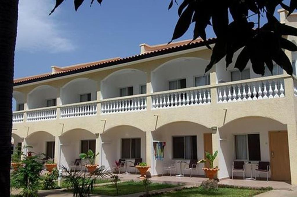Cape Point Hotel Bakau 외부 사진
