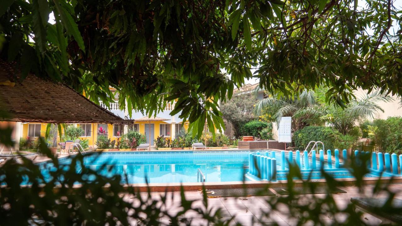 Cape Point Hotel Bakau 외부 사진