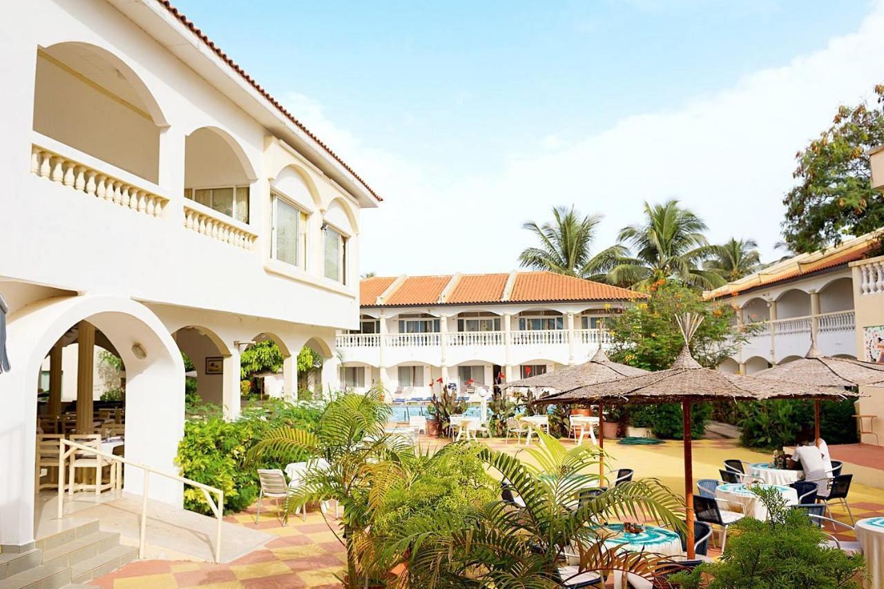 Cape Point Hotel Bakau 외부 사진
