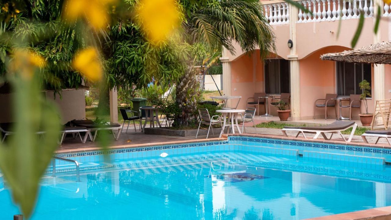 Cape Point Hotel Bakau 외부 사진