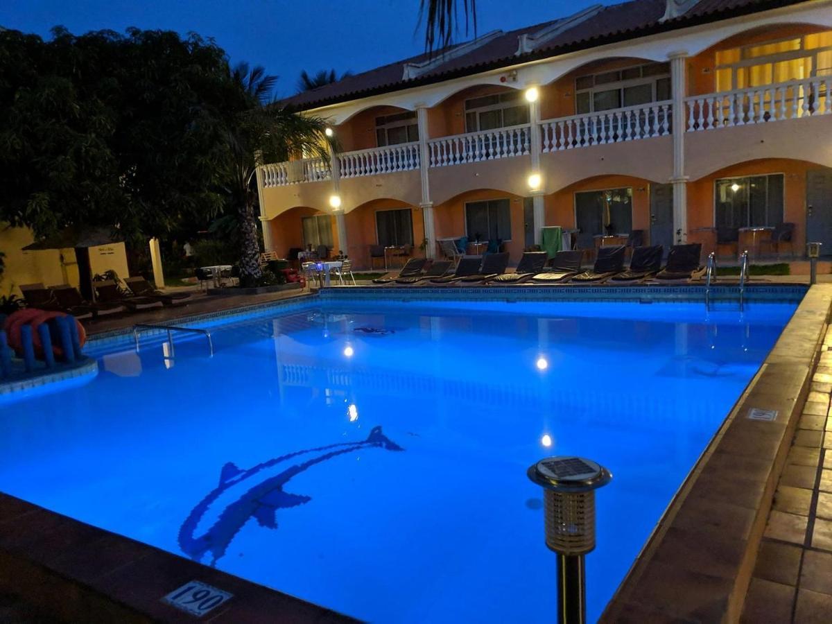 Cape Point Hotel Bakau 외부 사진