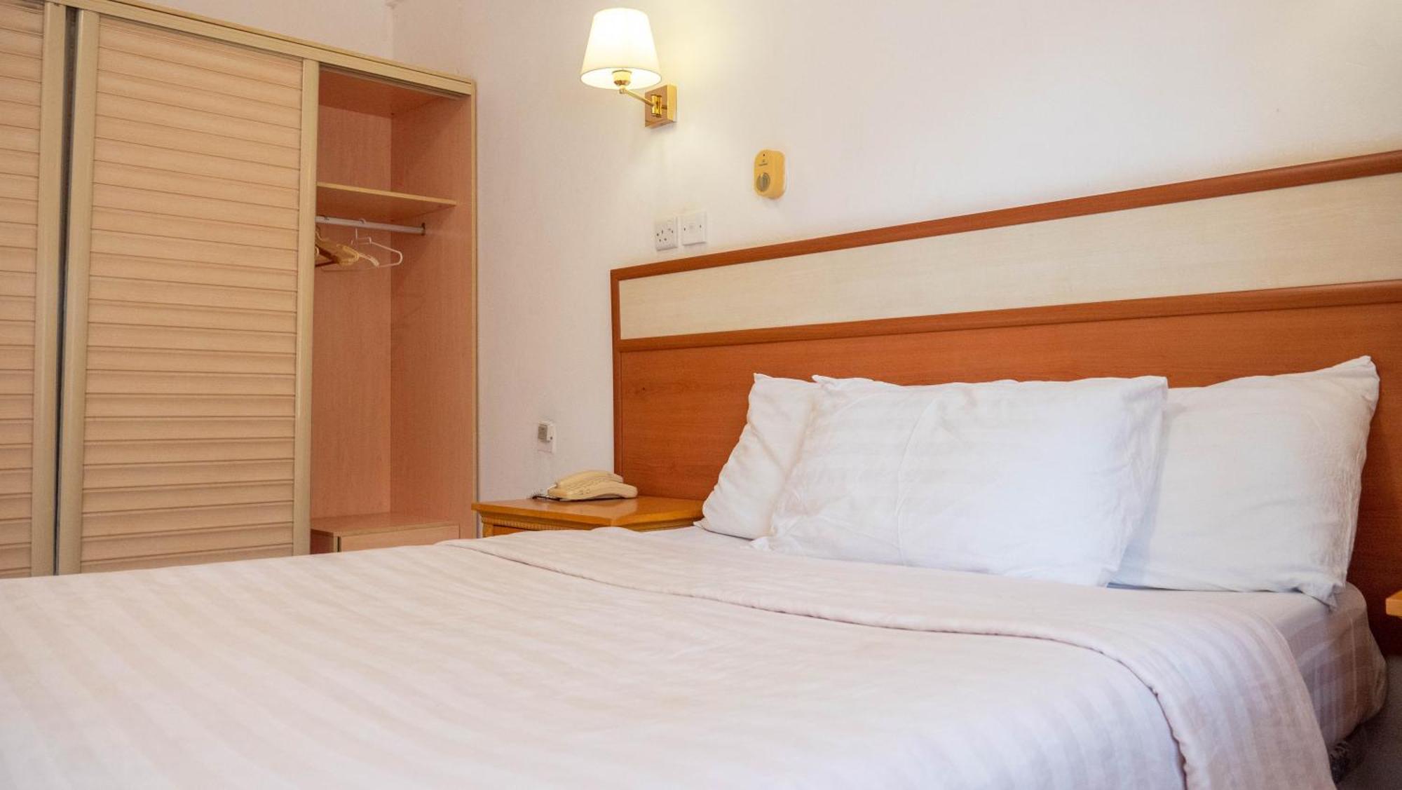 Cape Point Hotel Bakau 외부 사진