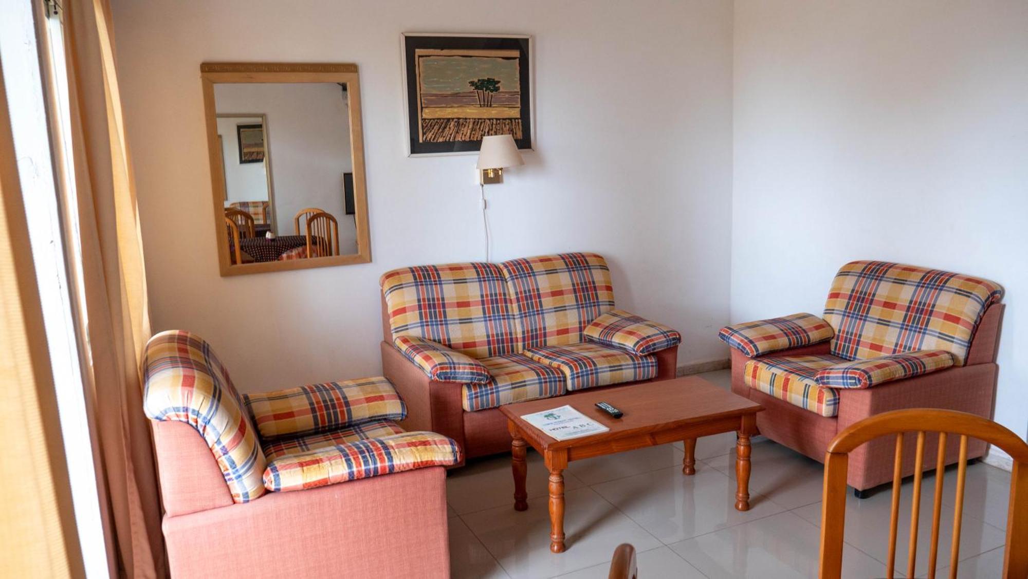 Cape Point Hotel Bakau 외부 사진