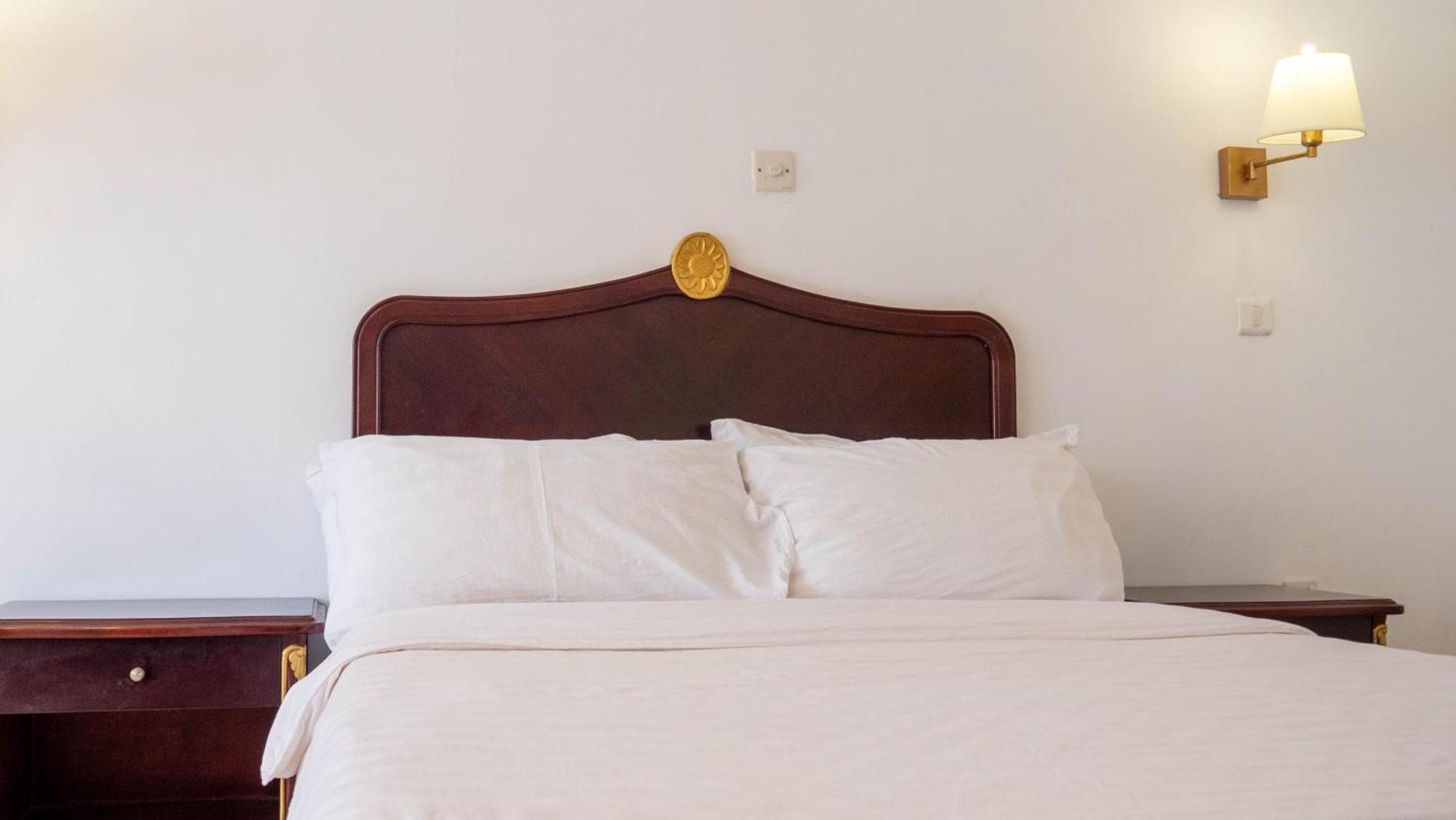Cape Point Hotel Bakau 외부 사진