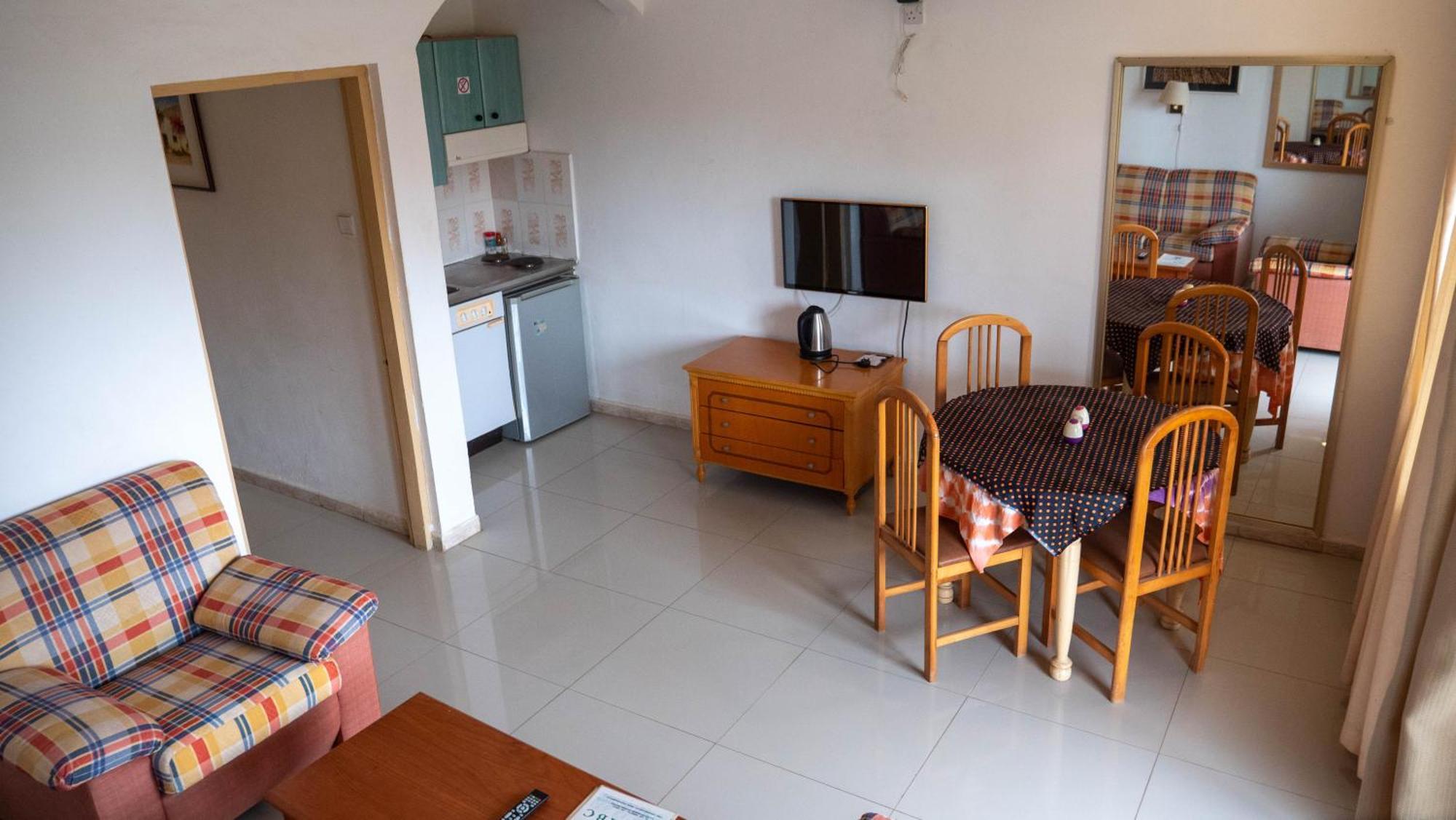 Cape Point Hotel Bakau 외부 사진