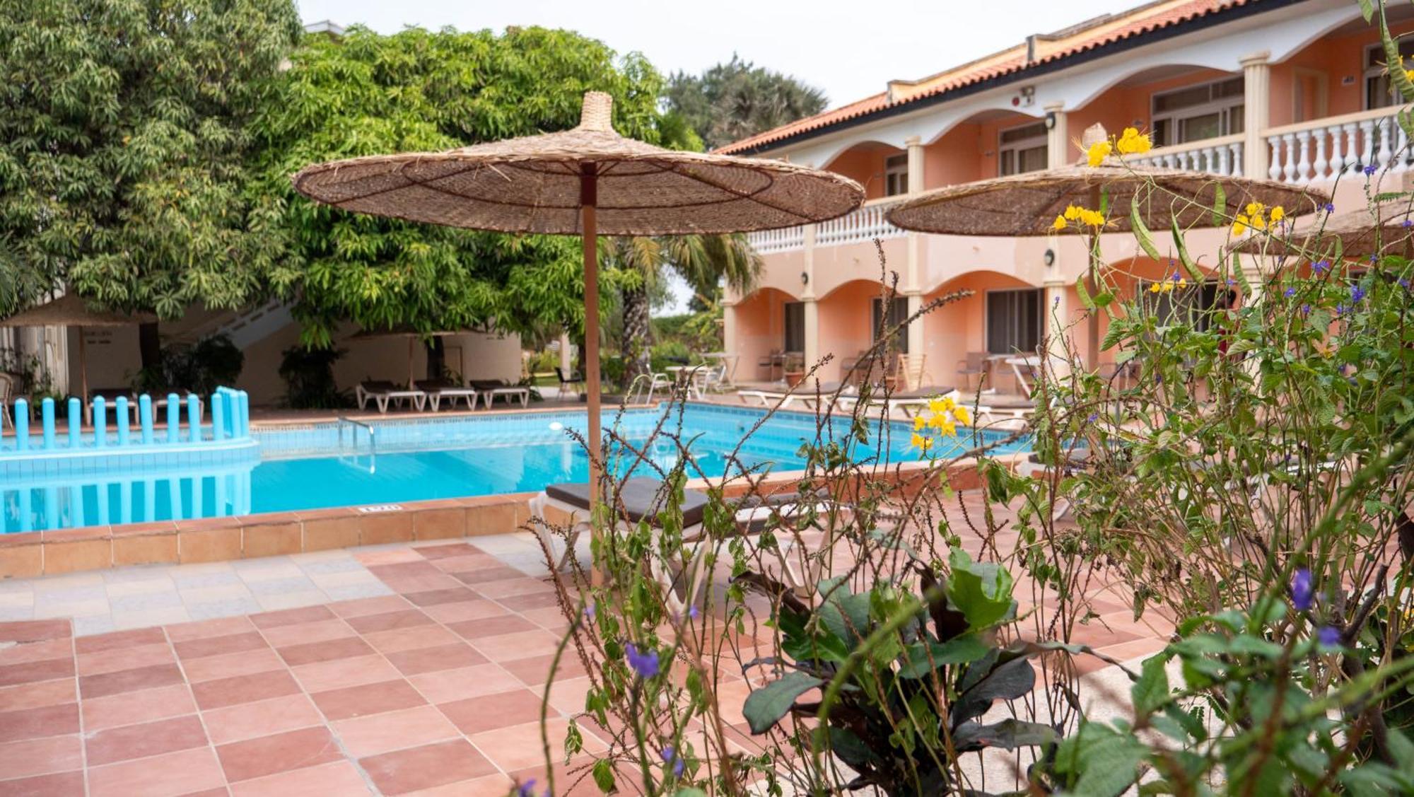 Cape Point Hotel Bakau 외부 사진