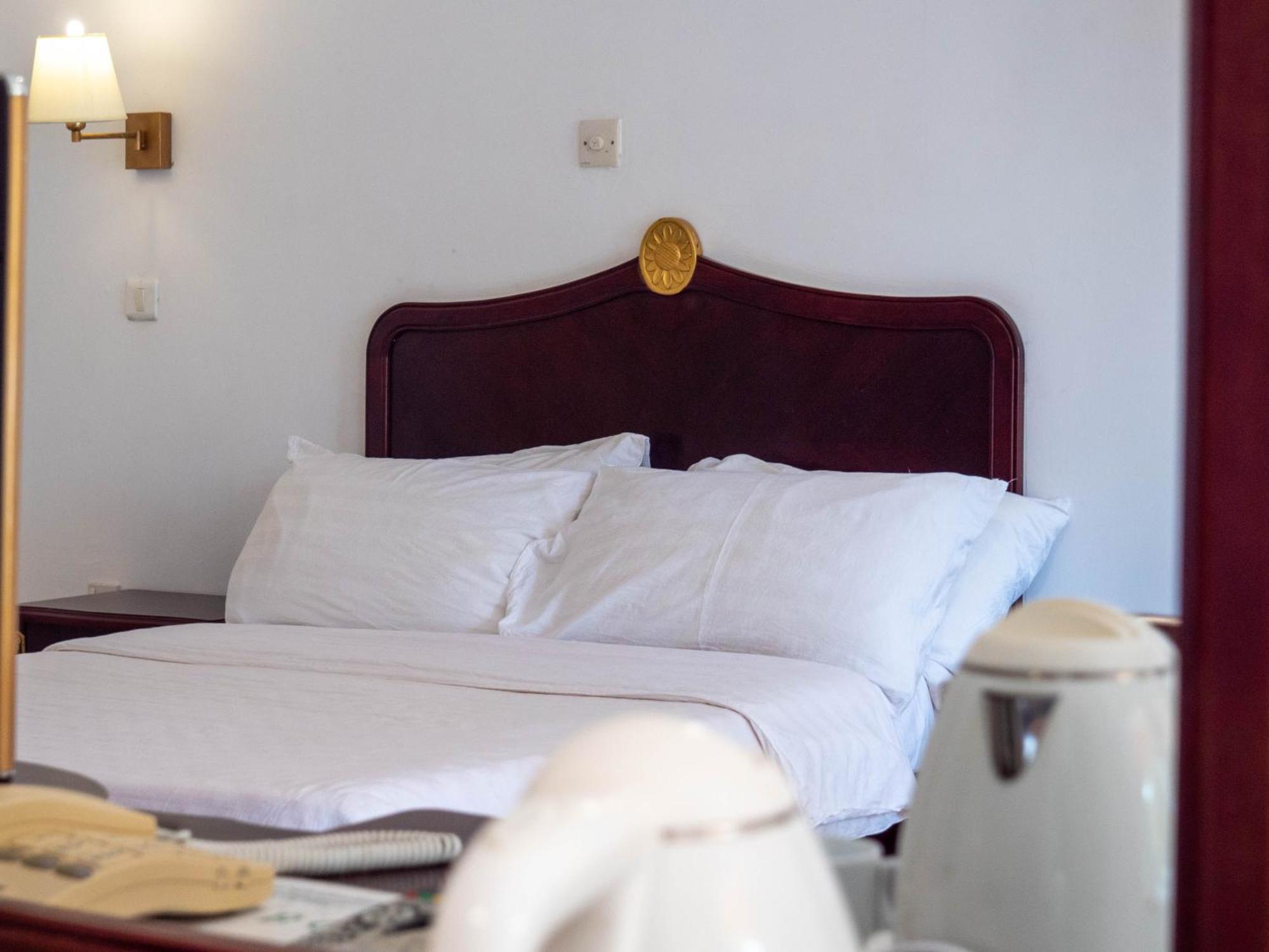 Cape Point Hotel Bakau 외부 사진