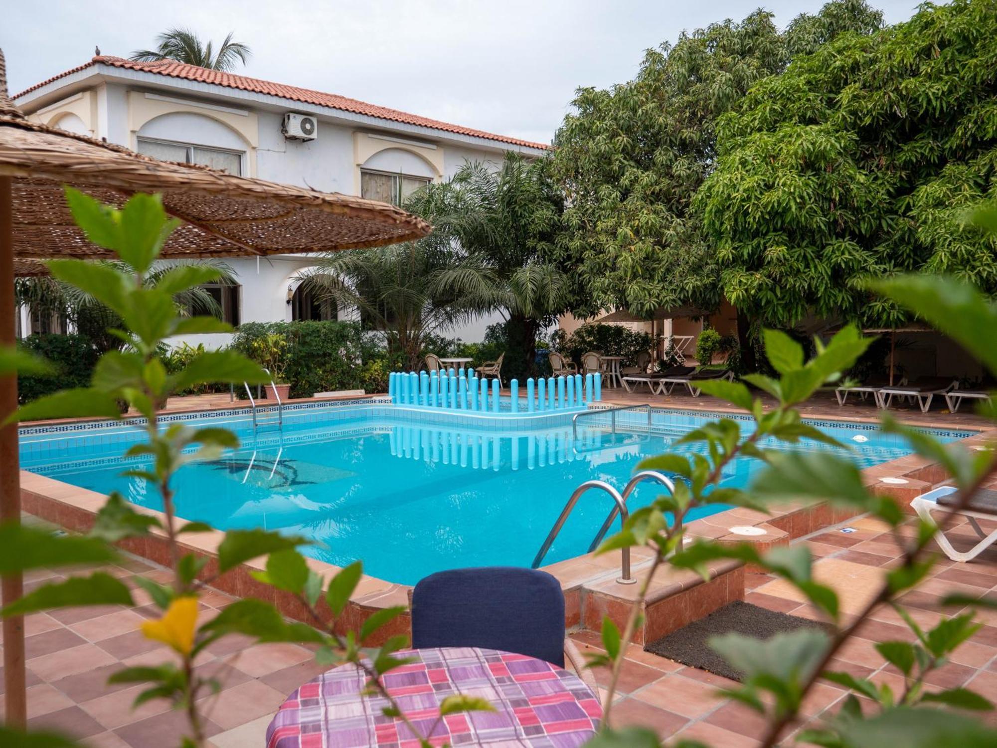 Cape Point Hotel Bakau 외부 사진