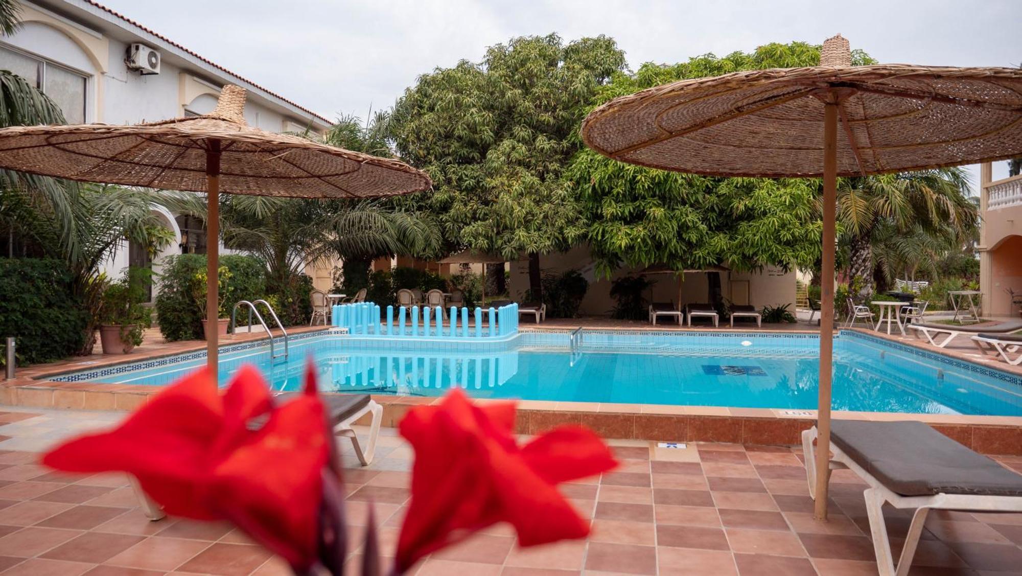 Cape Point Hotel Bakau 외부 사진