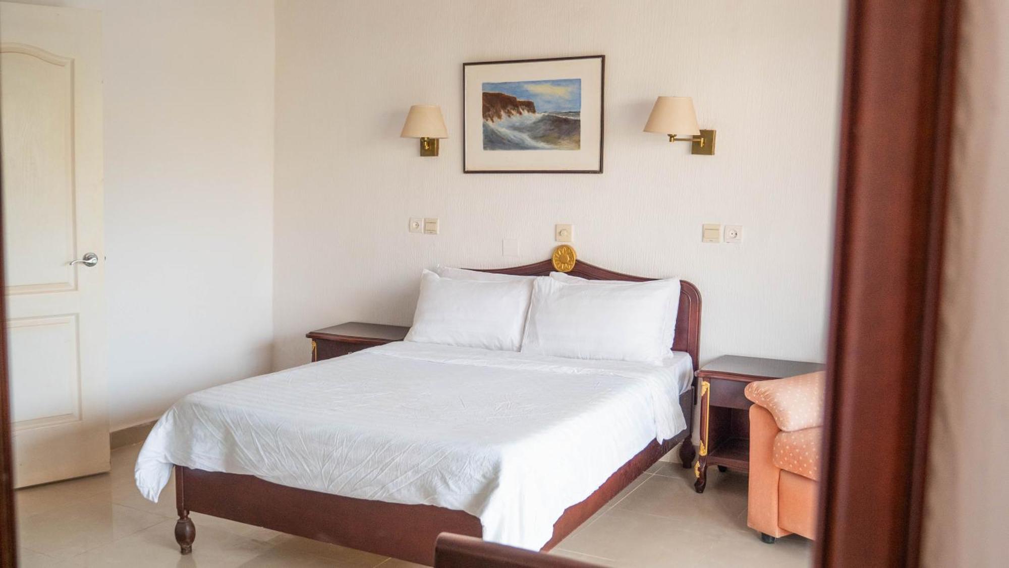 Cape Point Hotel Bakau 외부 사진