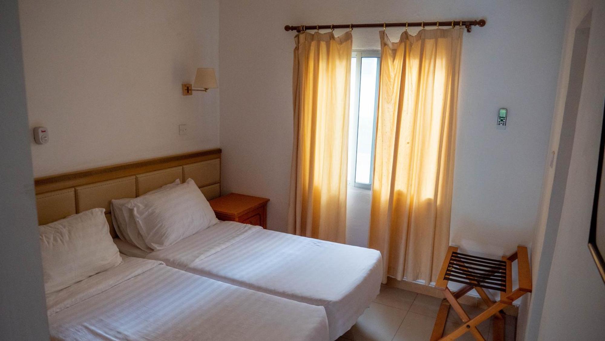 Cape Point Hotel Bakau 외부 사진