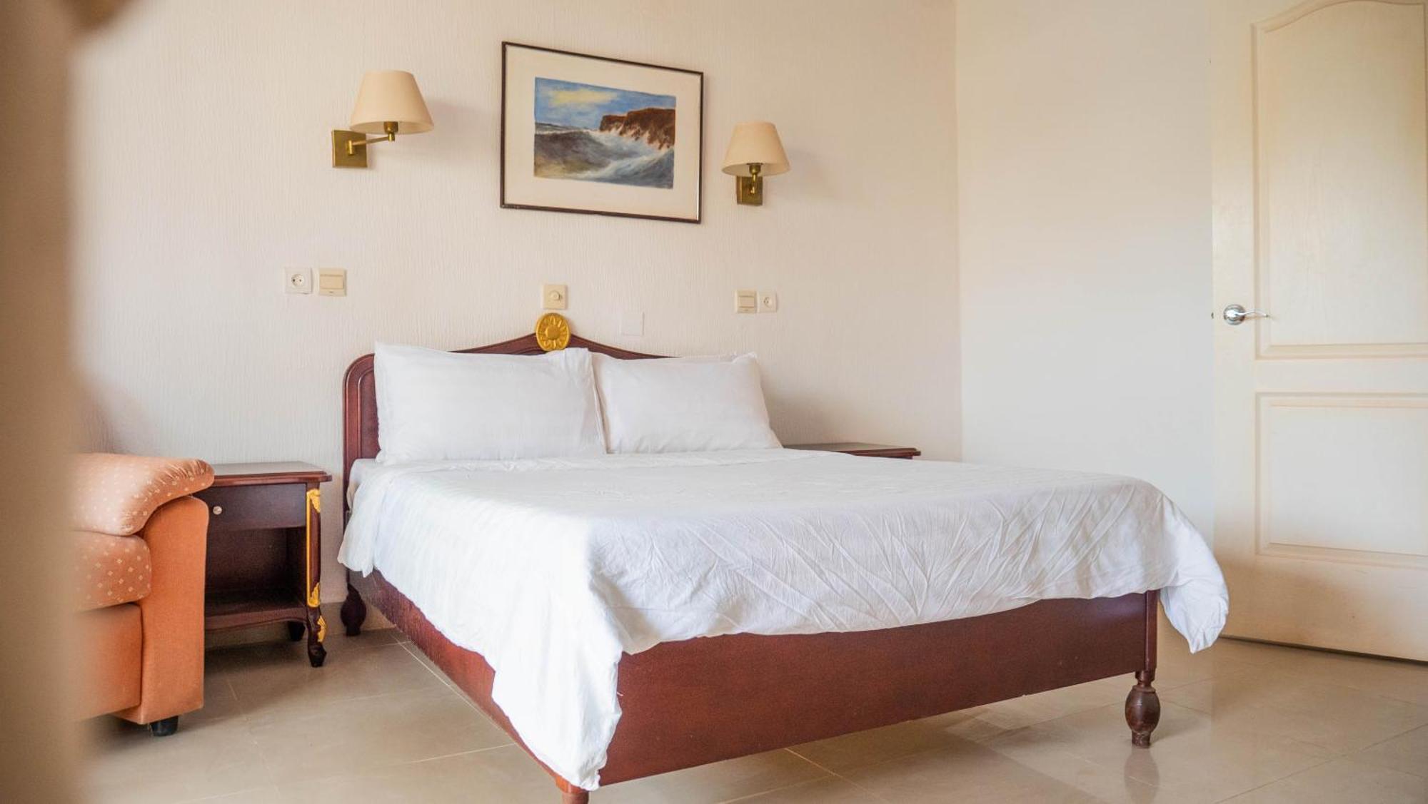 Cape Point Hotel Bakau 외부 사진