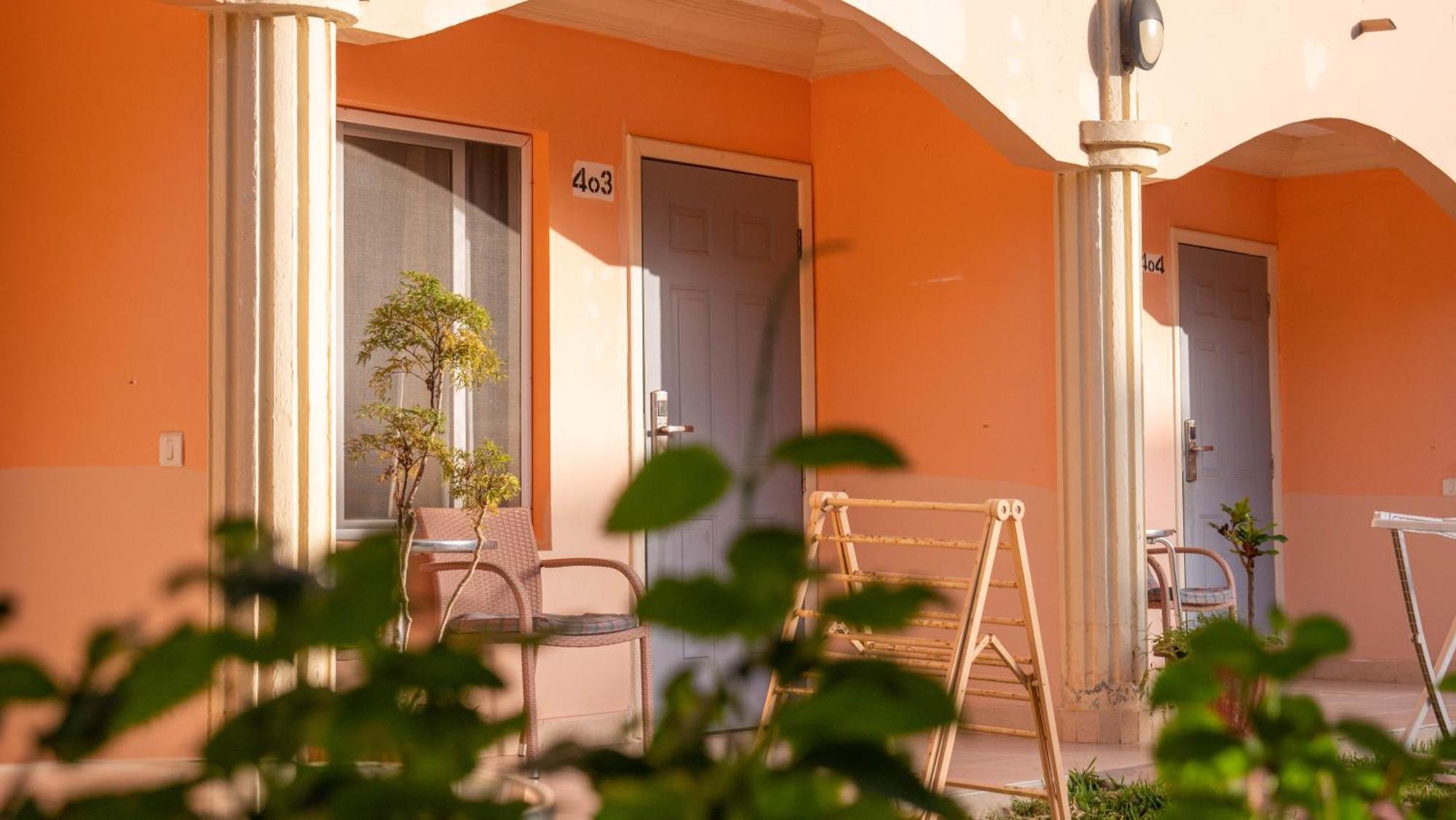 Cape Point Hotel Bakau 외부 사진