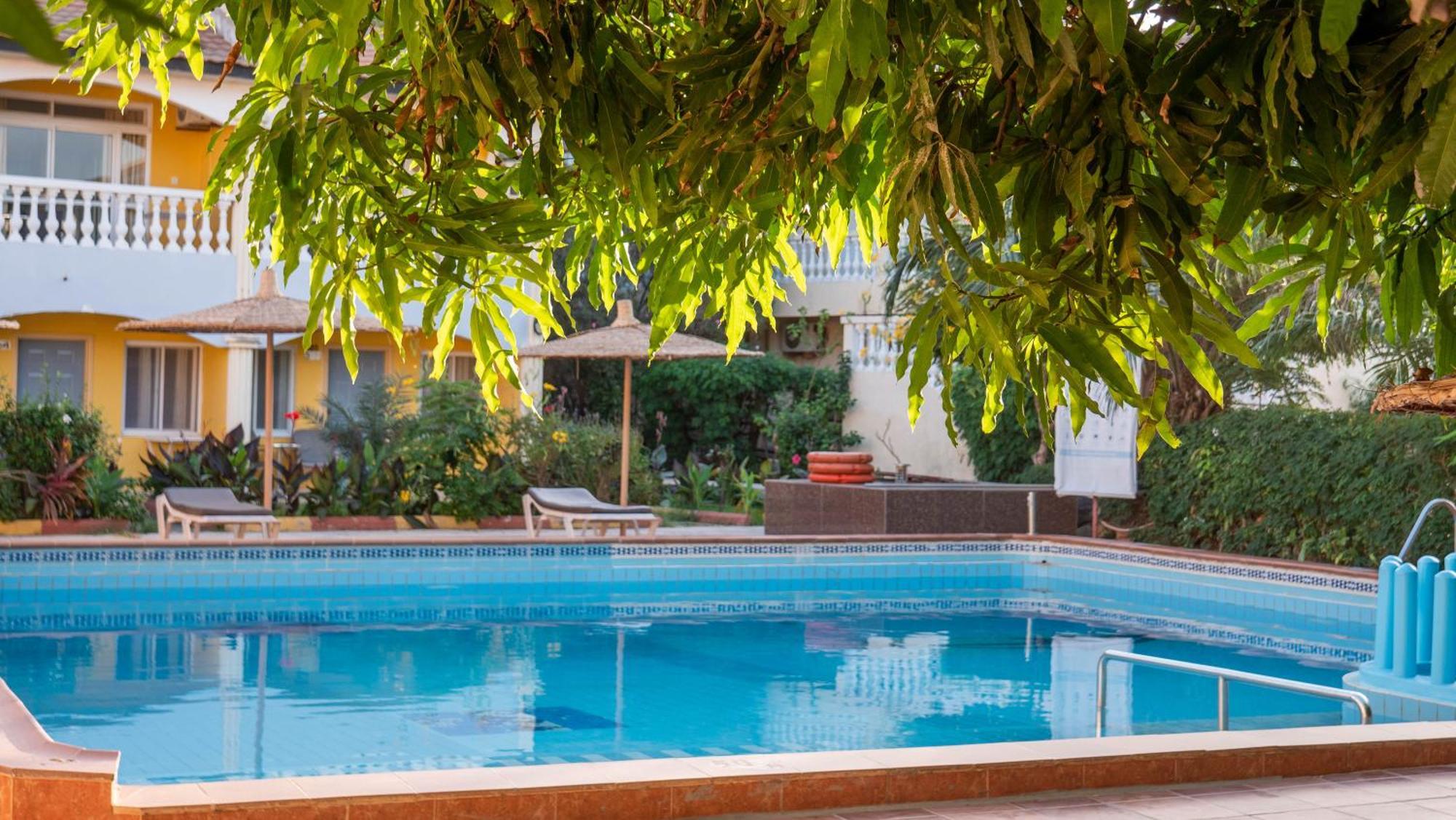 Cape Point Hotel Bakau 외부 사진